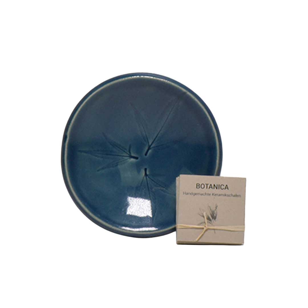 Ciotola da impasto in ceramica blu realizzata in argilla con un esclusivo motivo a foglia di canapa, prodotta in Svizzera
