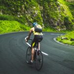 Velofahrer beim Sport in den Bergen
